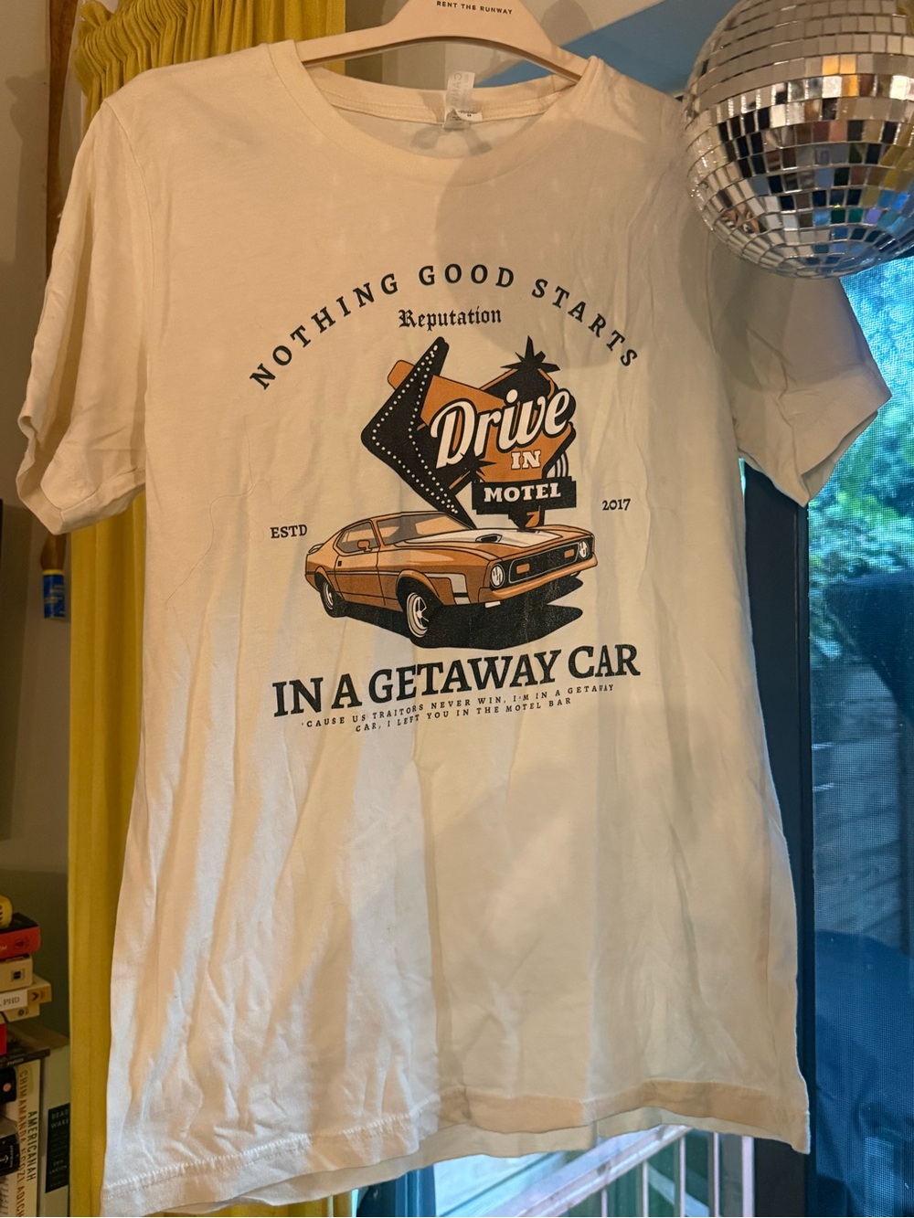 Taylor Swift Inspired Reputation Getaway Car Graphic T-Shirt Size M
